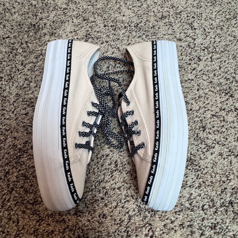 Girls Keds light pink platform bottom. New and never worn